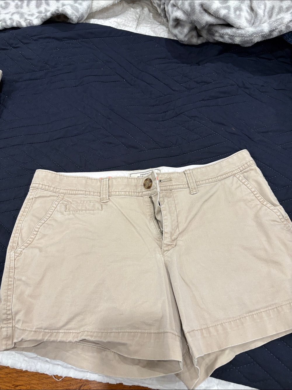 Old Navy Beige/Tan Women’s Chino Shorts Duo